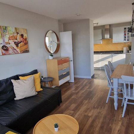 Beautiful 3-Bedroom Flat With Stunning Views London Exterior photo